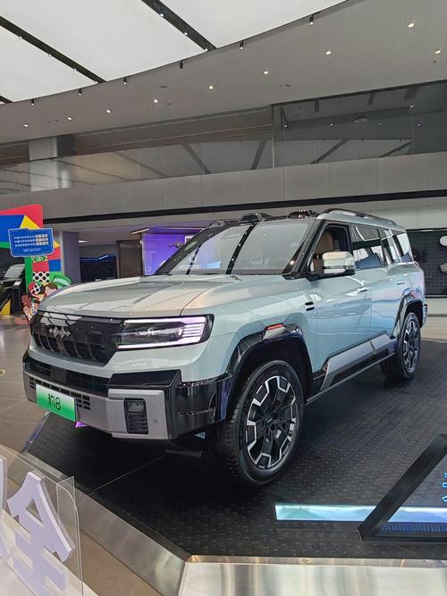 重庆233比亚迪方程豹硬派越野的爆款，英菲尼迪35周年与你共成长